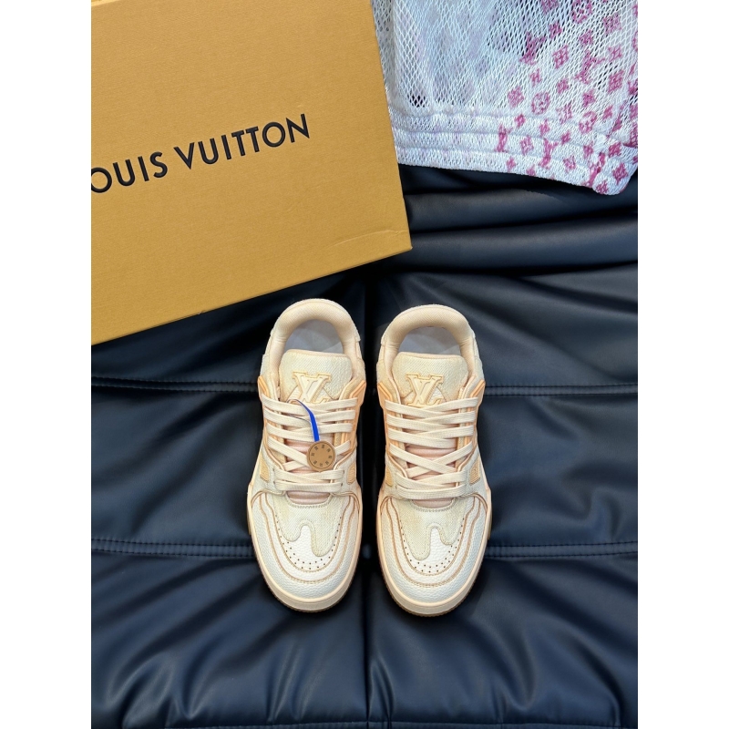 l**is V*t*n sneakers